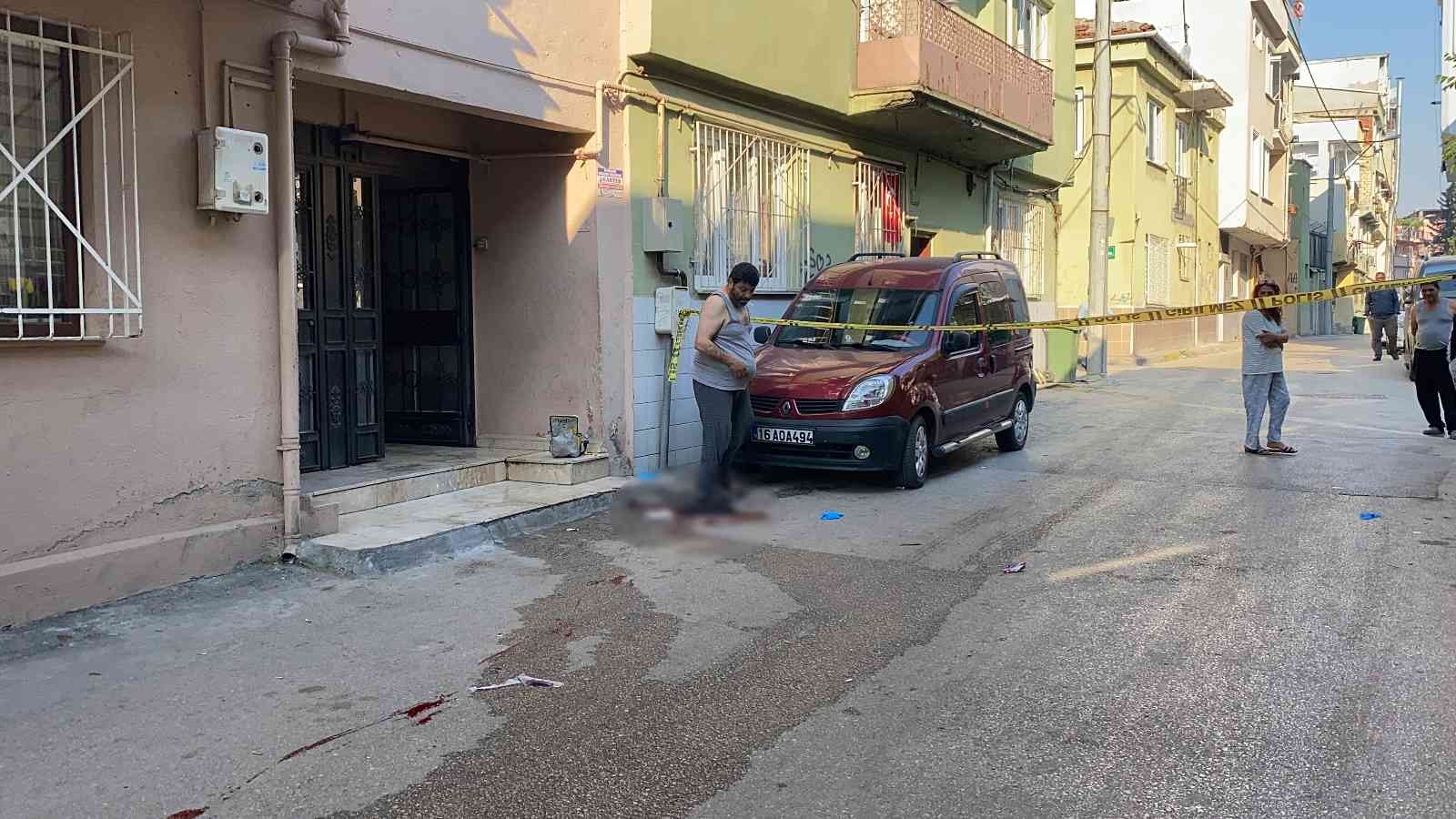 Bursa’da Sokak Ortasında Bıçaklı Kavga: 1 Ağır Yaralı