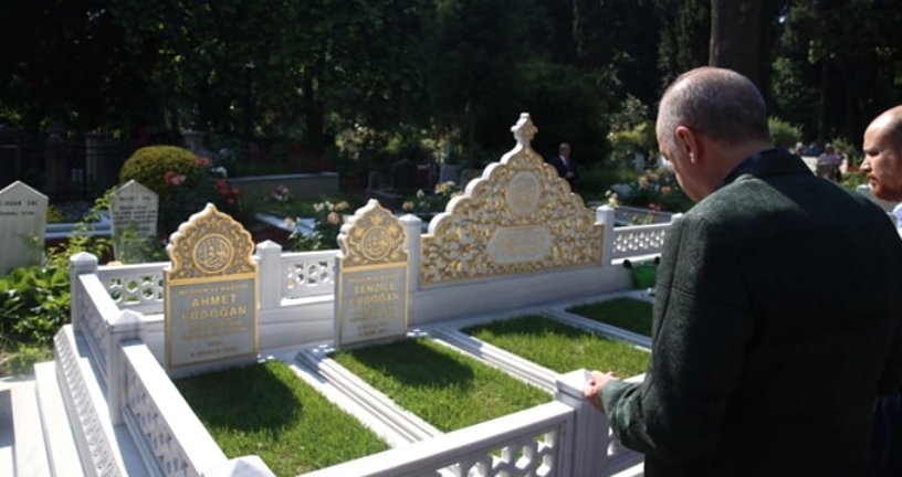 Erdoğan mezarlık ziyareti yaptı