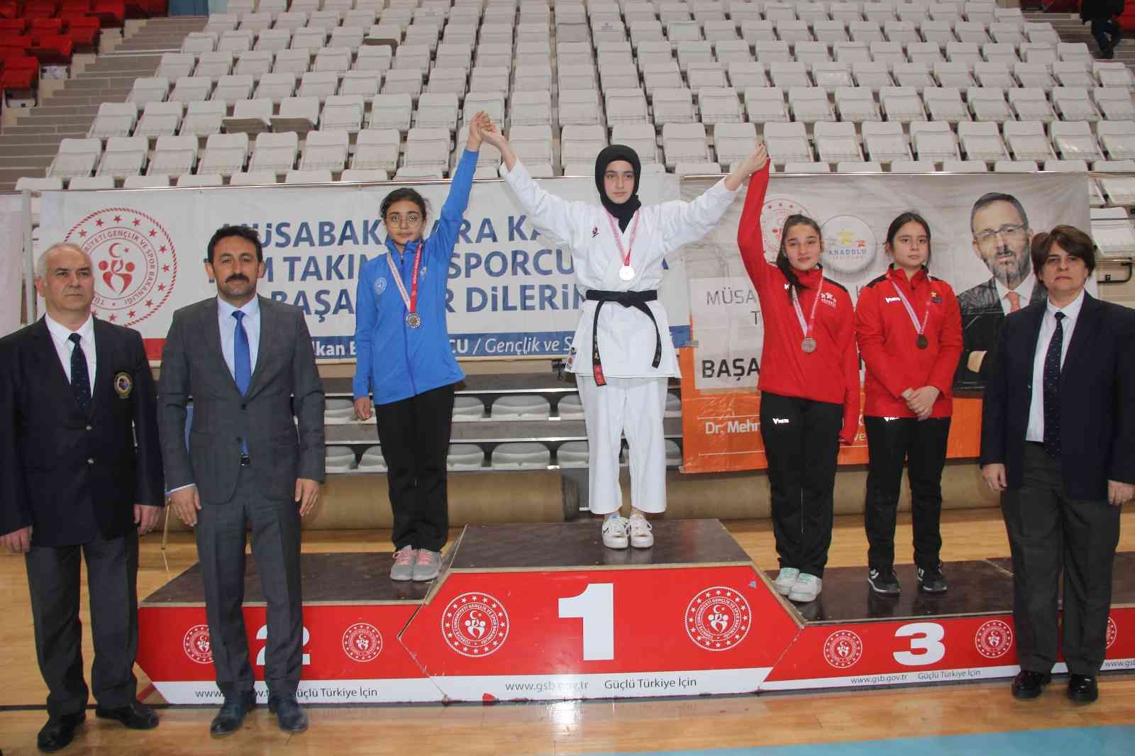 Erzincan’da Karate Grup Müsabakaları Başladı