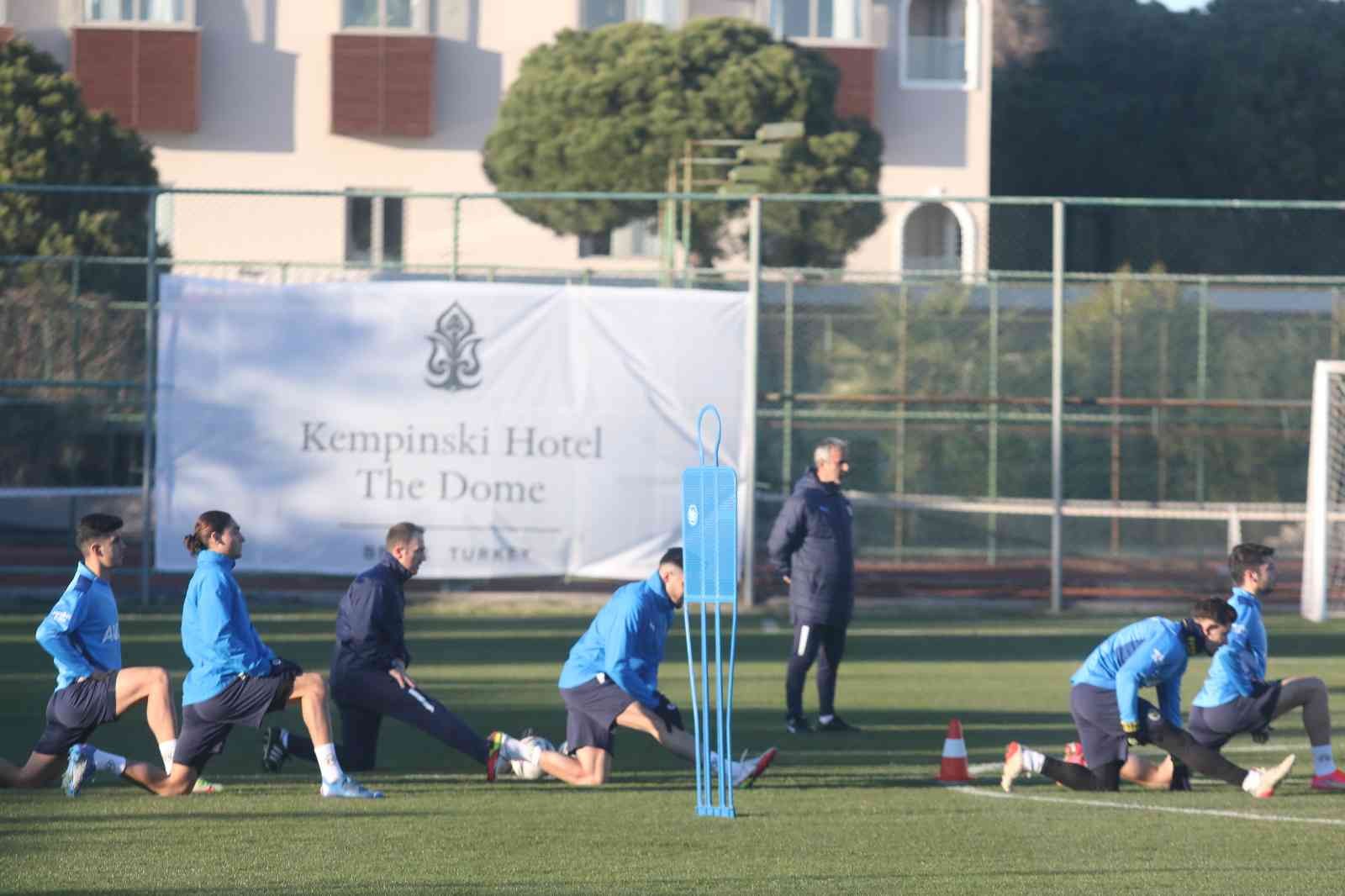 Fenerbahçe, Antalya’da çalışmalarını sürdürüyor