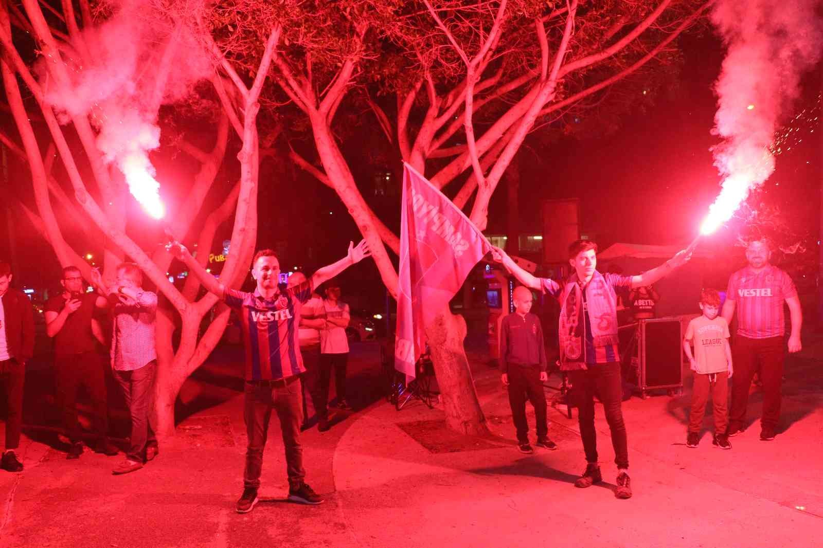 Mersin’de Trabzonspor’un şampiyonluğu coşkuyla kutlandı