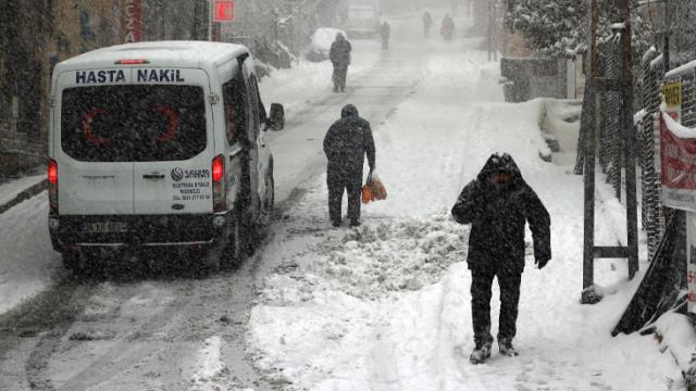 Meteoroloji Güncel Raporu Yayımladı! İstanbul'da Kar Yağışı Saat 18.00'e Kadar Aralıklarla Devam Edecek