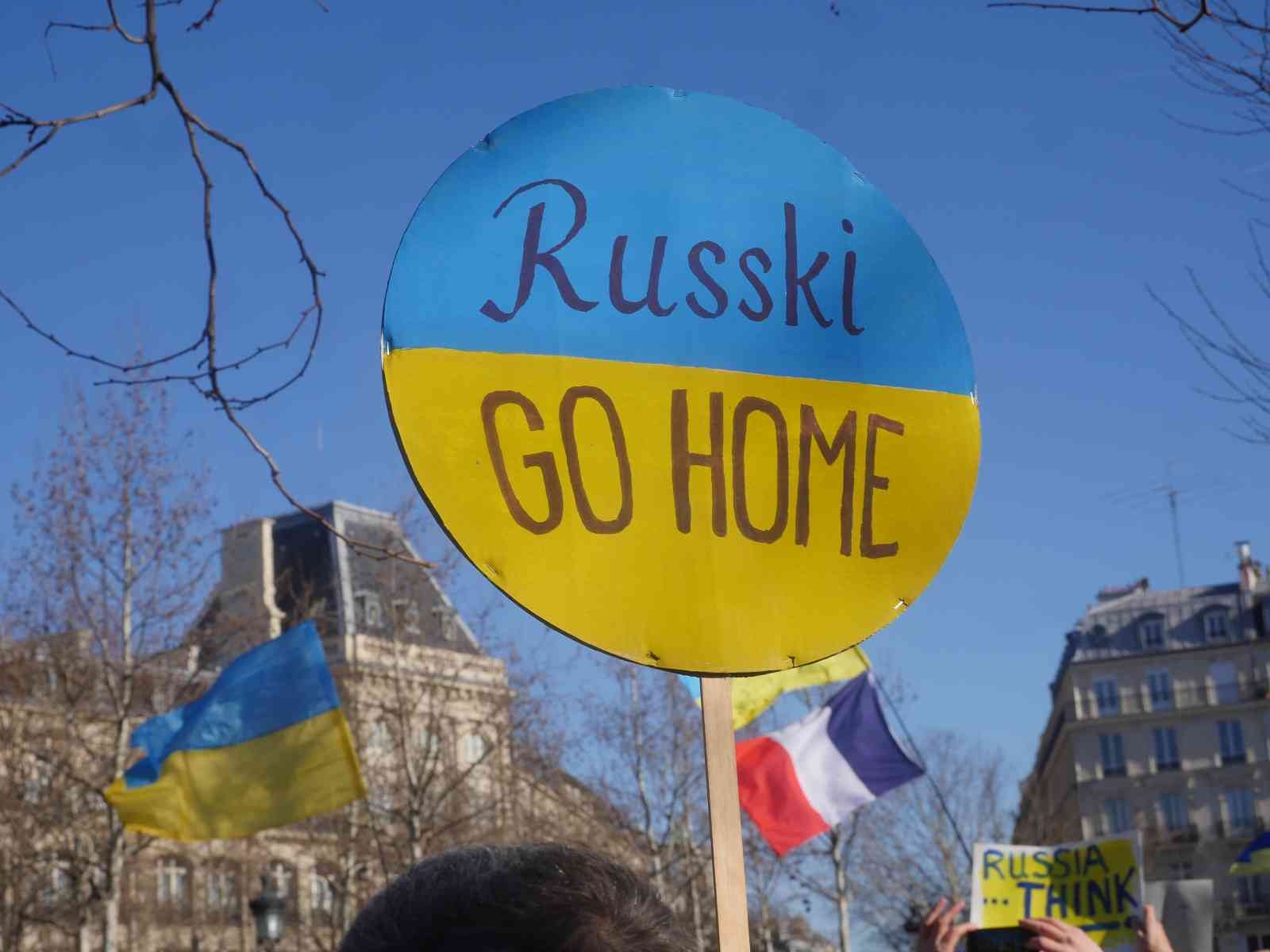 Paris’te, Ukrayna’ya Destek Gösterisi Düzenlendi