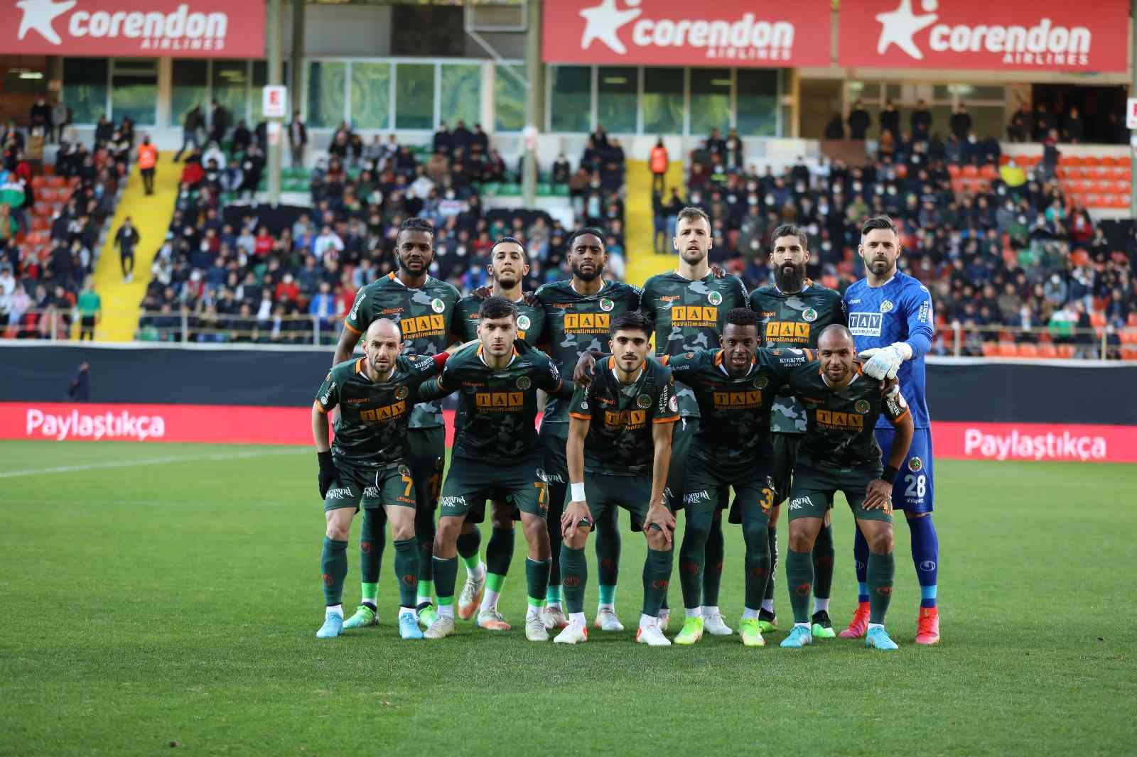 Ziraat Türkiye Kupası: Aytemiz Alanyaspor: 1- Adana Demirspor: 1 (ilk Yarı)