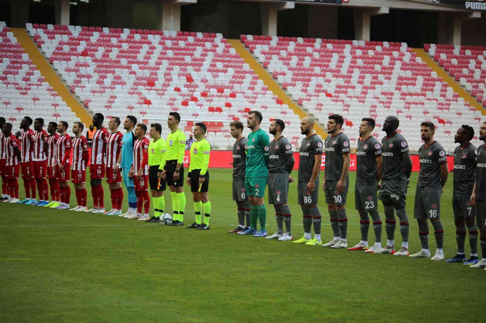 Ziraat Türkiye Kupası: DG Sivasspor: 0 - Karagümrük: 0 (İlk yarı)
